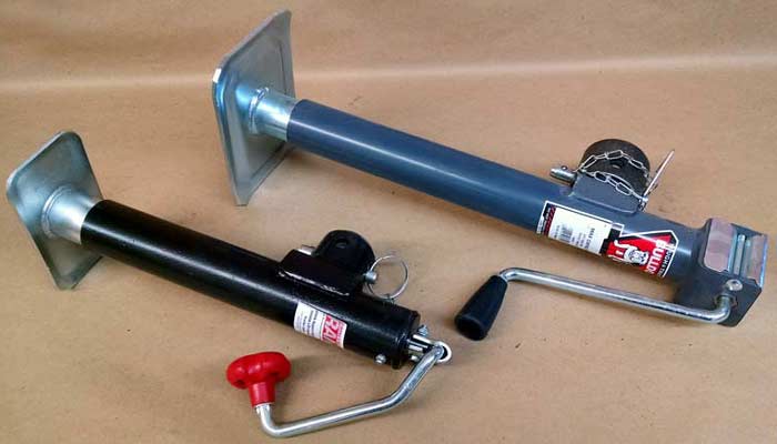 Hitches and Jacks for Reel Mixer Wagons