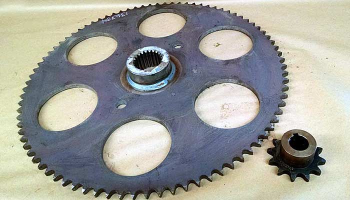 Oil bath parts and magnets for reel mixer wagons